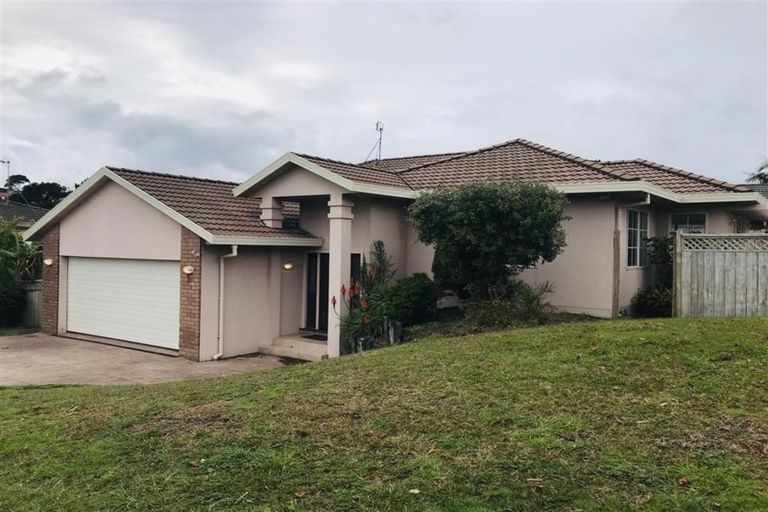 Photo of property in 99 Unsworth Drive, Unsworth Heights, Auckland, 0632