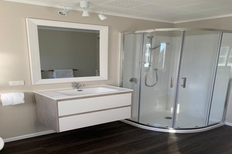 Photo of property in 8 Mission Road, Port Waikato, Tuakau, 2695