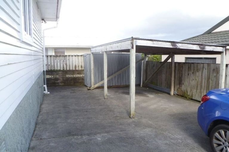 Photo of property in 37a Luckens Road, West Harbour, Auckland, 0618