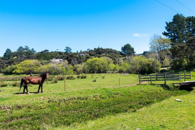 Photo of property in 99 Mcpike Road, Waimauku, 0883