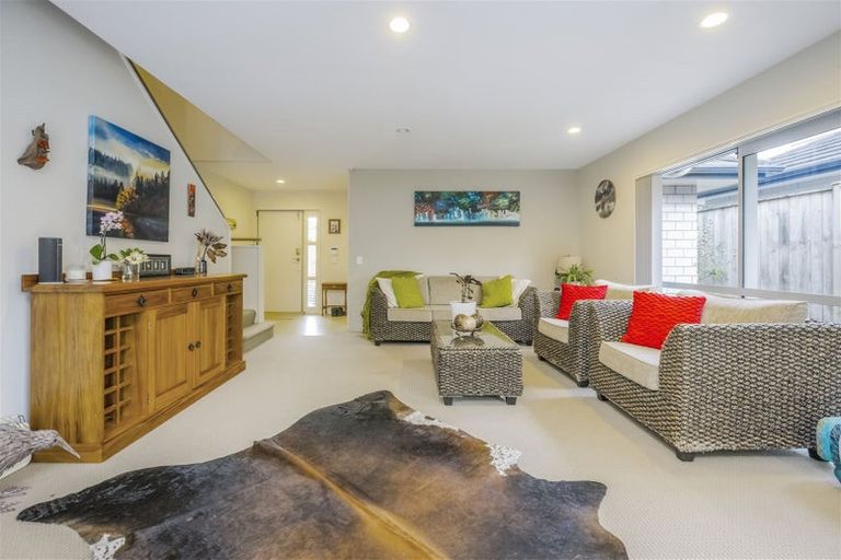 Photo of property in 48 Pickaberry Avenue, Karaka, Papakura, 2113