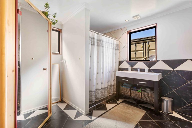 Photo of property in 17 Parry Crescent, Lake Hawea, 9382