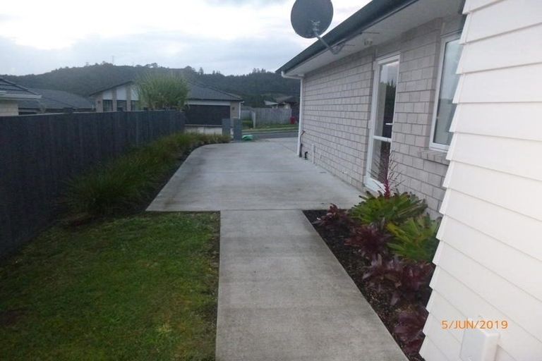 Photo of property in 7 Pohue Avenue, Huapai, Kumeu, 0810