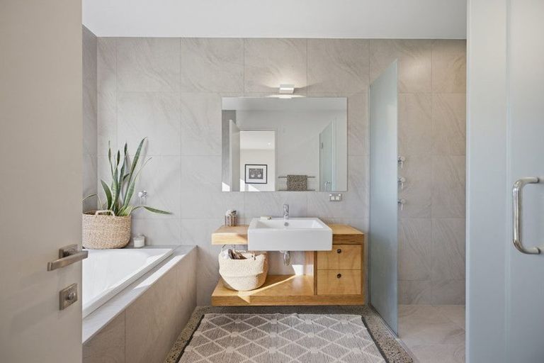 Photo of property in 38 Grassmere Street, Papanui, Christchurch, 8052