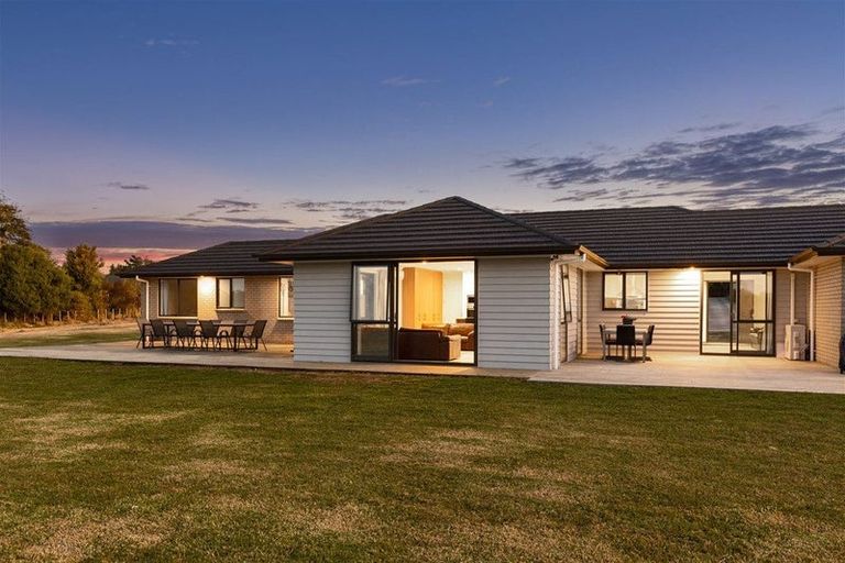 Photo of property in 1 Three Oaks Drive, Dairy Flat, Albany, 0794