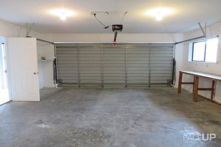 Photo of property in 1/8 Sailfish Drive, West Harbour, Auckland, 0618