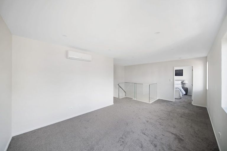 Photo of property in 3 Taipahitini Road, Rosehill, 2113