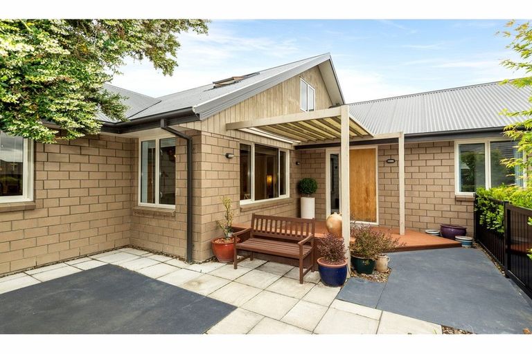 Photo of property in 16 Holiday Drive, Mairehau, Christchurch, 8052
