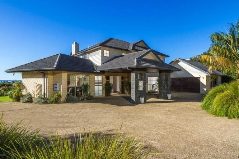 Photo of property in 121 Wade River Road, Stanmore Bay, Whangaparaoa, 0932