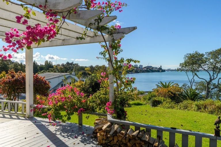 Photo of property in 1 Eleventh Avenue, Tauranga, 3110