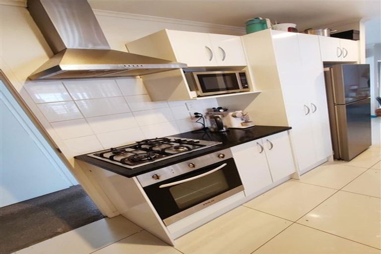 Photo of property in 70 Raglan Street, Mangere East, Auckland, 2024