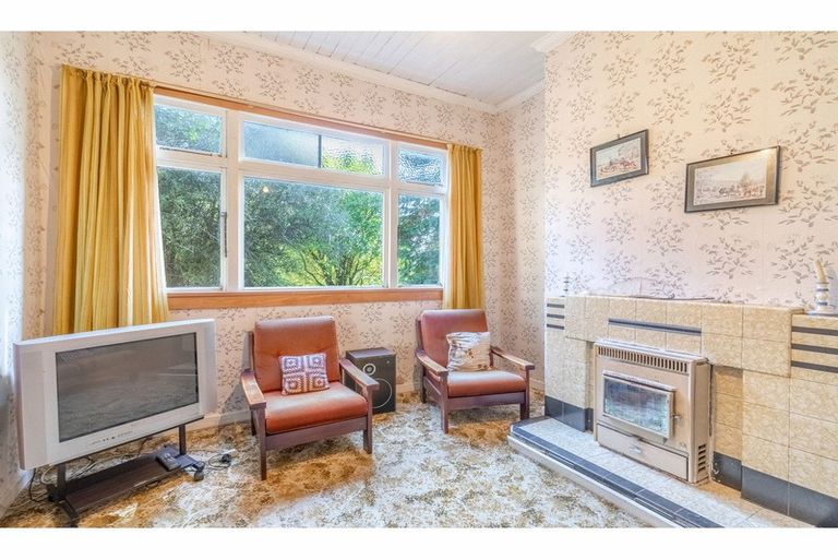 Photo of property in 9 Mena Street, Waikawa, Tokanui, 9884