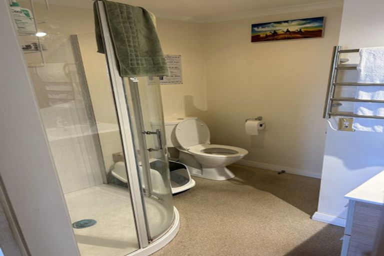 Photo of property in 398 Queens Drive, Lyall Bay, Wellington, 6022