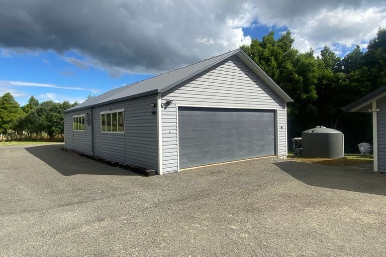 Photo of property in 35 Oram Drive, Turitea, Palmerston North, 4472