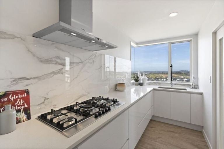 Photo of property in 13 Manawanui Way, Orewa, 0931