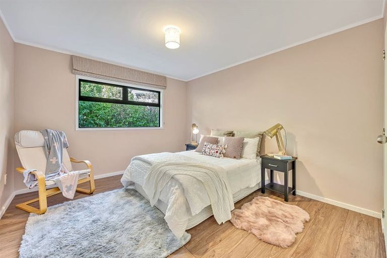 Photo of property in 11 Raphael Place, West Harbour, Auckland, 0618