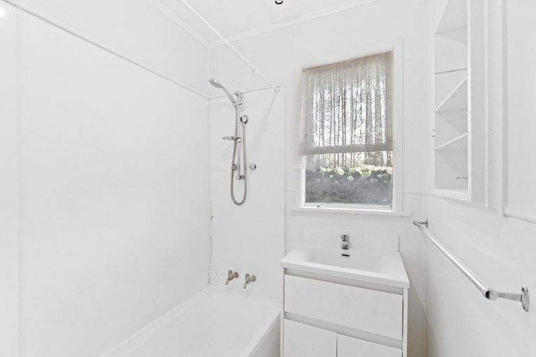 Photo of property in 12 Mchardy Place, Glenfield, Auckland, 0627