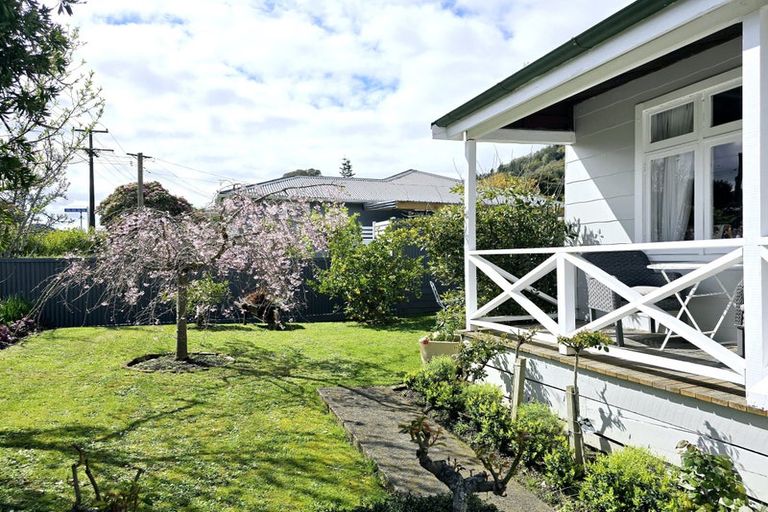 Photo of property in 108 Waikawa Road, Picton, 7220