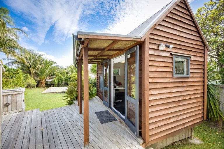 Photo of property in 16 Paton Avenue, Te Atatu South, Auckland, 0610