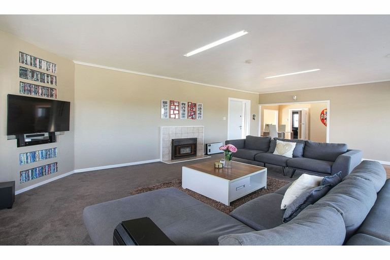 Photo of property in 103 Royal Road, Massey, Auckland, 0614
