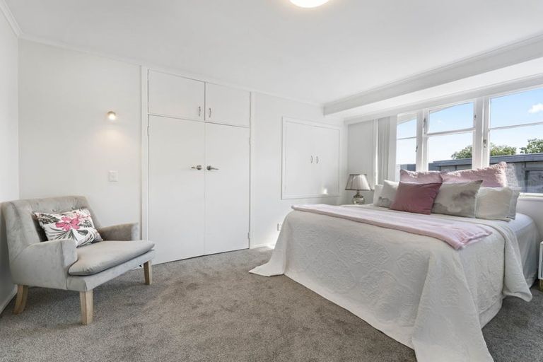 Photo of property in 24 Hill Crescent, Papakura, 2110