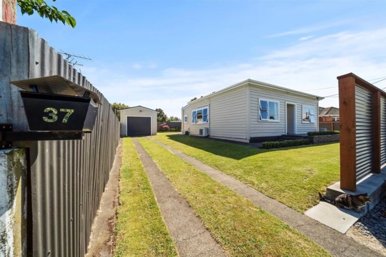 Photo of property in 37 Burns Street, Hawera, 4610
