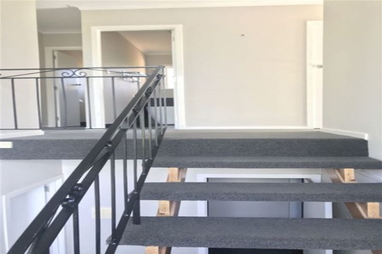 Photo of property in 19 Hartley Terrace, Massey, Auckland, 0614