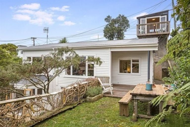 Photo of property in 100 Farnham Street, Mornington, Wellington, 6021