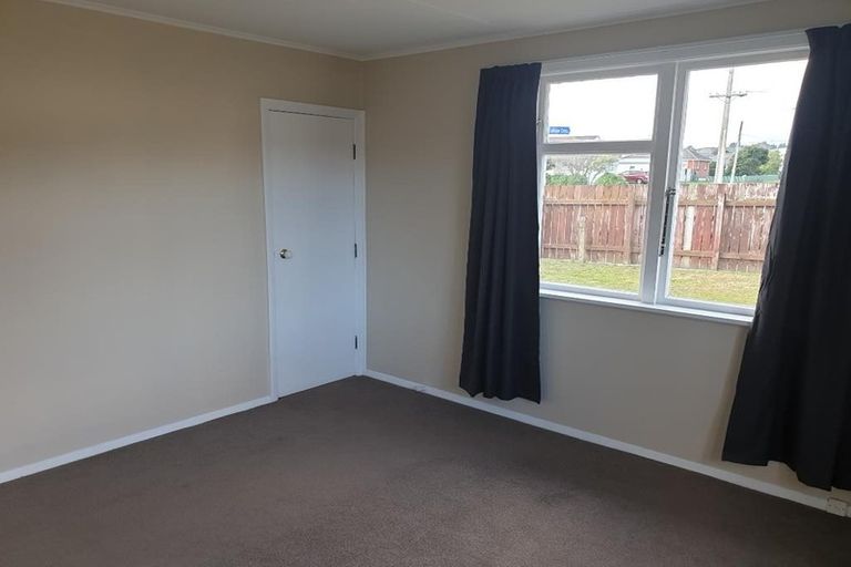 Photo of property in 11a Castor Crescent, Cannons Creek, Porirua, 5024