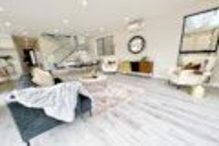 Photo of property in 4 Pohewa Road, Silverdale, 0932