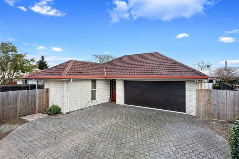 Photo of property in 308 Lake Terrace Road, Shirley, Christchurch, 8061