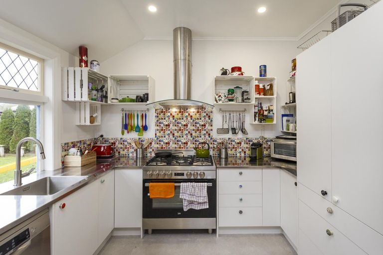 Photo of property in 28 Peppertree Glade, Kelvin Grove, Palmerston North, 4414