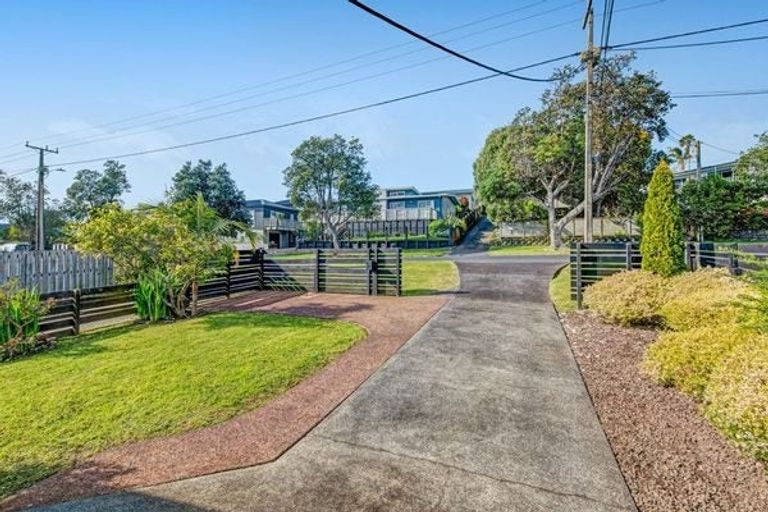 Photo of property in 47a Bay Street, Red Beach, 0932