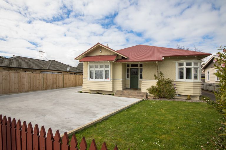 Photo of property in 402 Featherston Street, Palmerston North, 4414