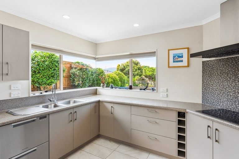 Photo of property in 8 Leanne Way, Waikanae Beach, Waikanae, 5036