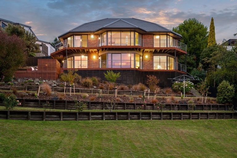 Photo of property in 12 Lucknow Place, Cashmere, Christchurch, 8022