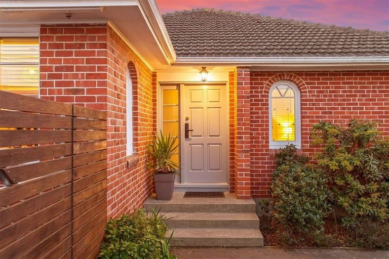 Photo of property in 28 Aorangi Road, Bryndwr, Christchurch, 8053