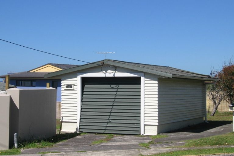 Photo of property in 1/75 Castor Bay Road, Castor Bay, Auckland, 0620