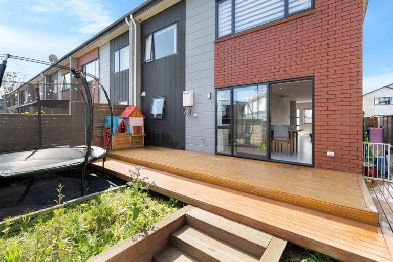 Photo of property in 40 Bordeaux Parade, Te Atatu South, Auckland, 0610