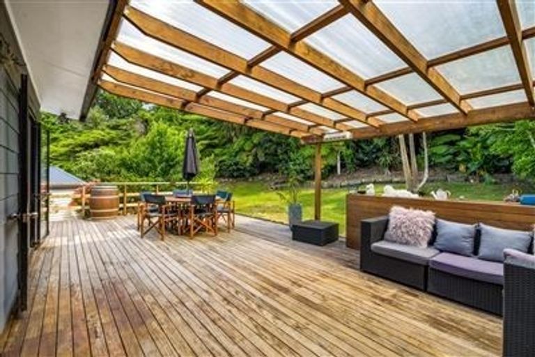 Photo of property in 11 Cottam Grove, Northcross, Auckland, 0632