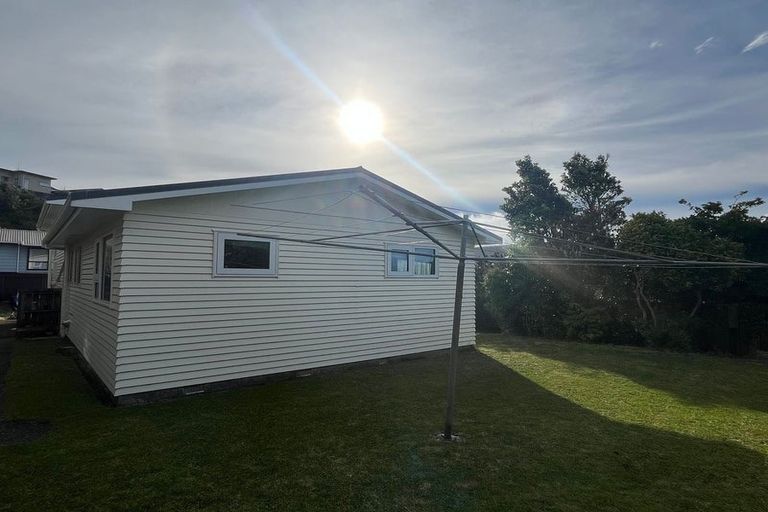 Photo of property in 30 Fitzpatrick Street, Newlands, Wellington, 6037