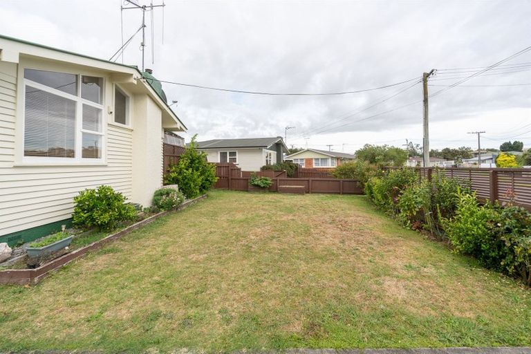 Photo of property in 6 Cricket Place, Melville, Hamilton, 3206