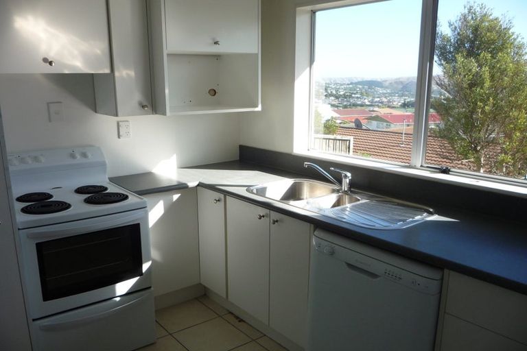 Photo of property in 15a Bayswater Place, Newlands, Wellington, 6037