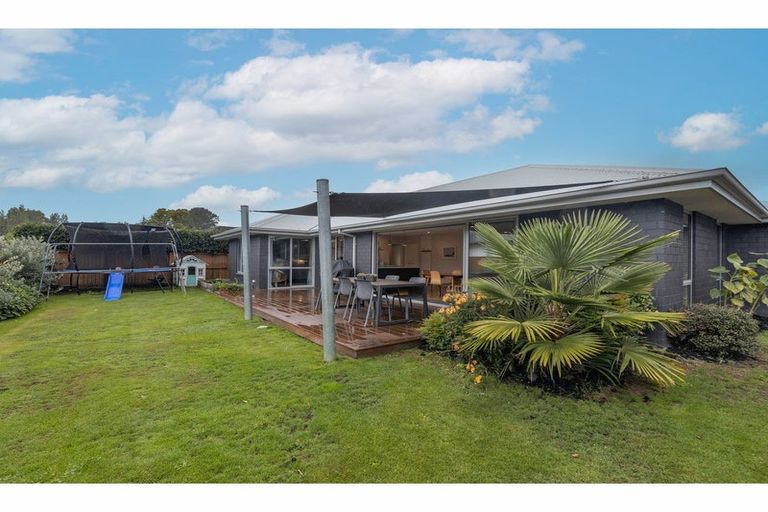 Photo of property in 8 Polish Settlers Place, Marshland, Christchurch, 8083
