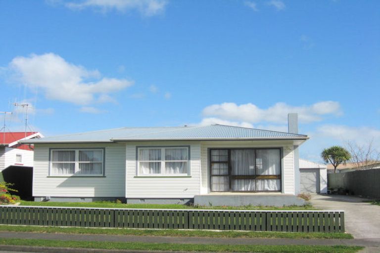 Photo of property in 18 Cargill Street, Levin, 5510
