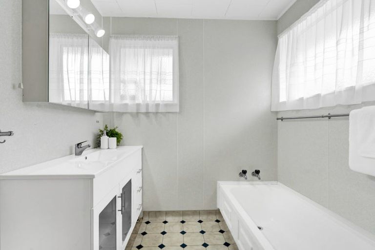 Photo of property in 80 Tukapa Street, Westown, New Plymouth, 4310