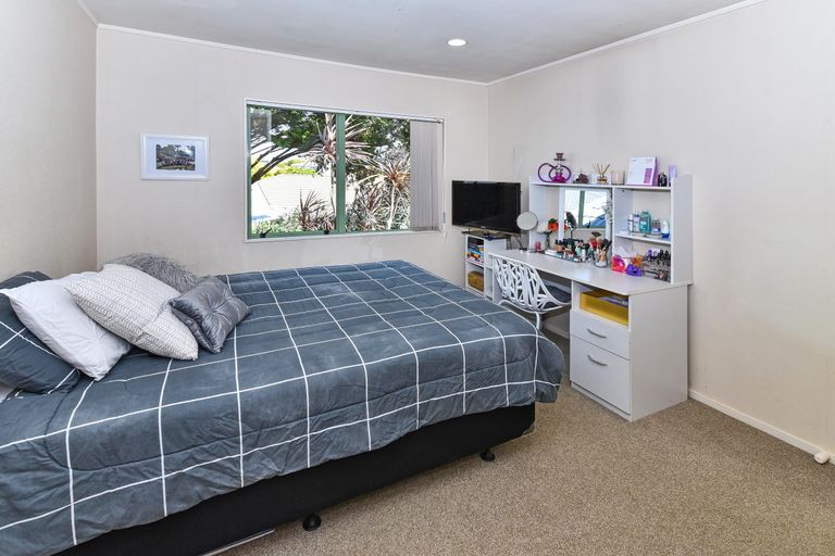 Photo of property in 25 Eiger Place, Northpark, Auckland, 2013