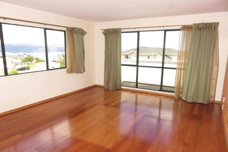 Photo of property in 3 Tamworth Crescent, Newlands, Wellington, 6037