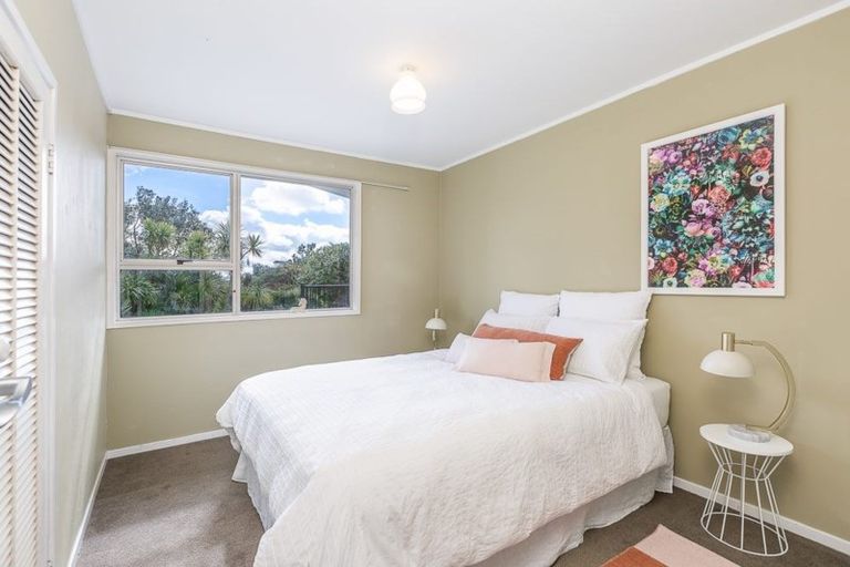 Photo of property in 2 Kelvin Crescent, Te Atatu Peninsula, Auckland, 0610