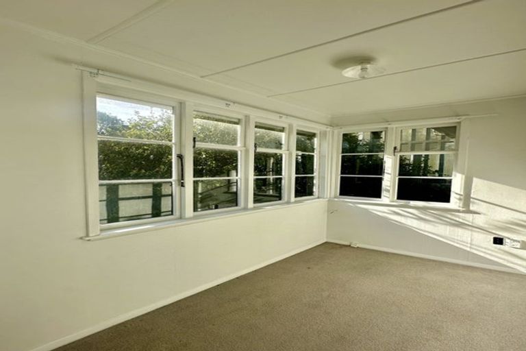 Photo of property in 8 Stephen Street, Johnsonville, Wellington, 6037